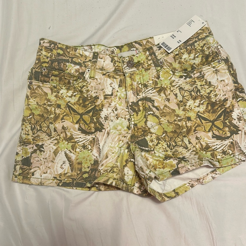 NWT Butterfly Camo Dipped V Shorts BDG Size 29